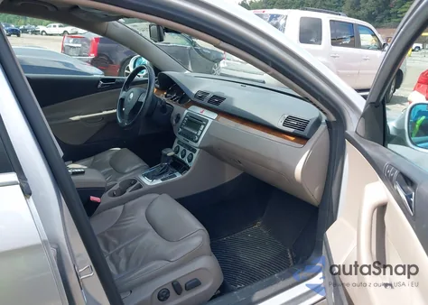 2008 Volkswagen Passat Lux from USA, damaged, VIN WVWTK73C68E048803